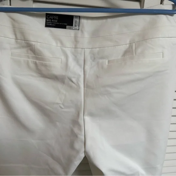 Apt 9 Women's White Capri Torie Pants size 14 NWT - Picture 3 of 5